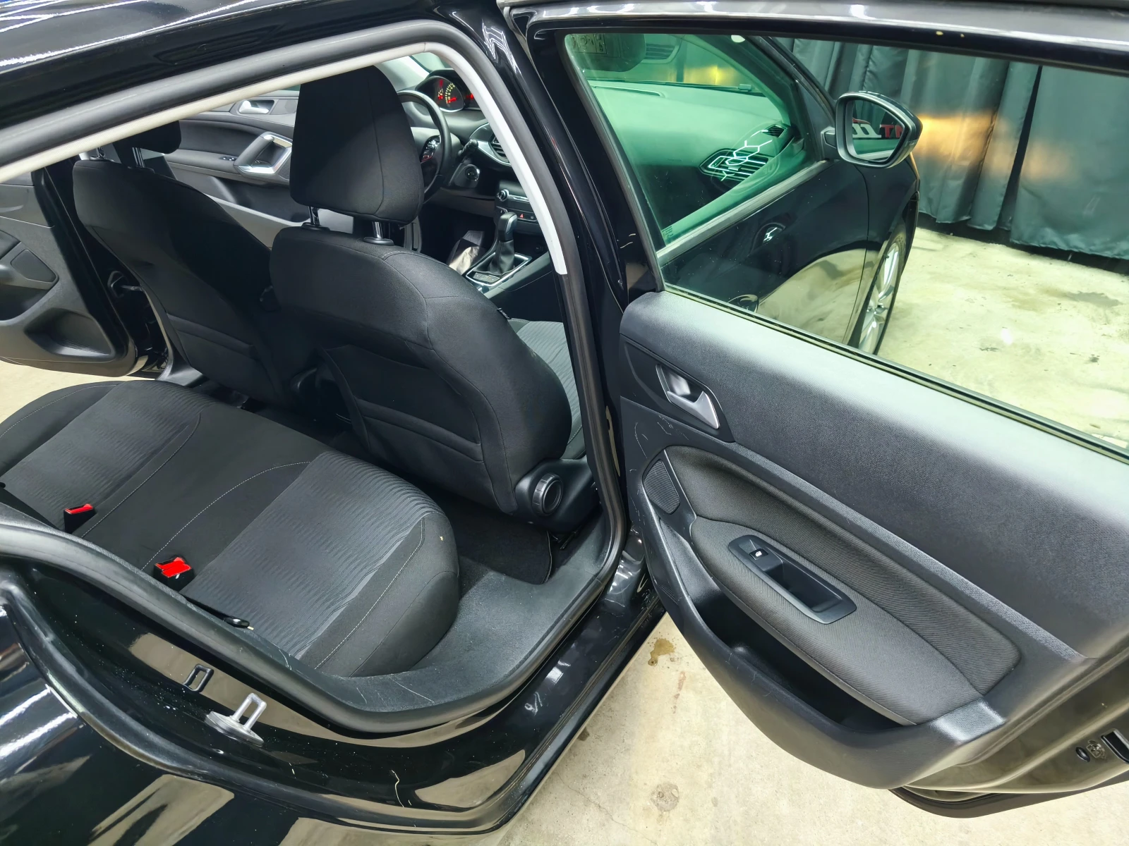 Peugeot 308 1.5BlueHDI Automatic E6, снимка 13 - Автомобили и джипове - 54291240