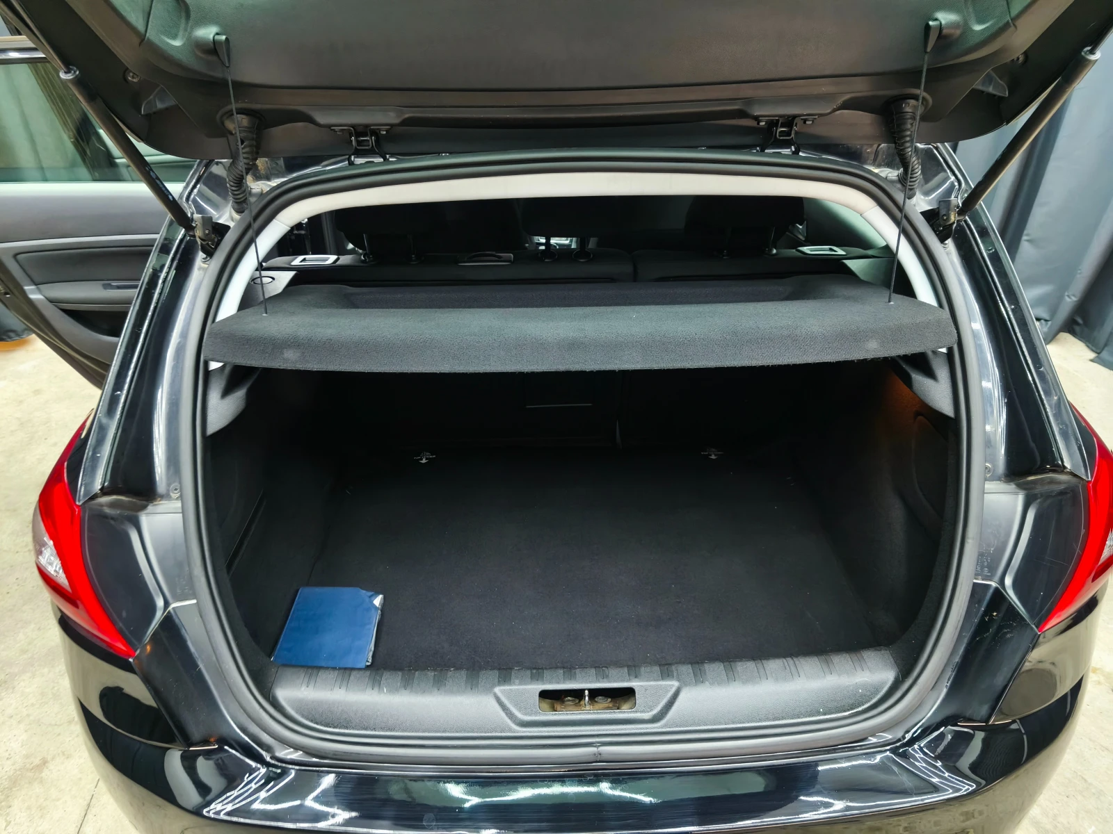 Peugeot 308 1.5BlueHDI Automatic E6, снимка 12 - Автомобили и джипове - 54291240