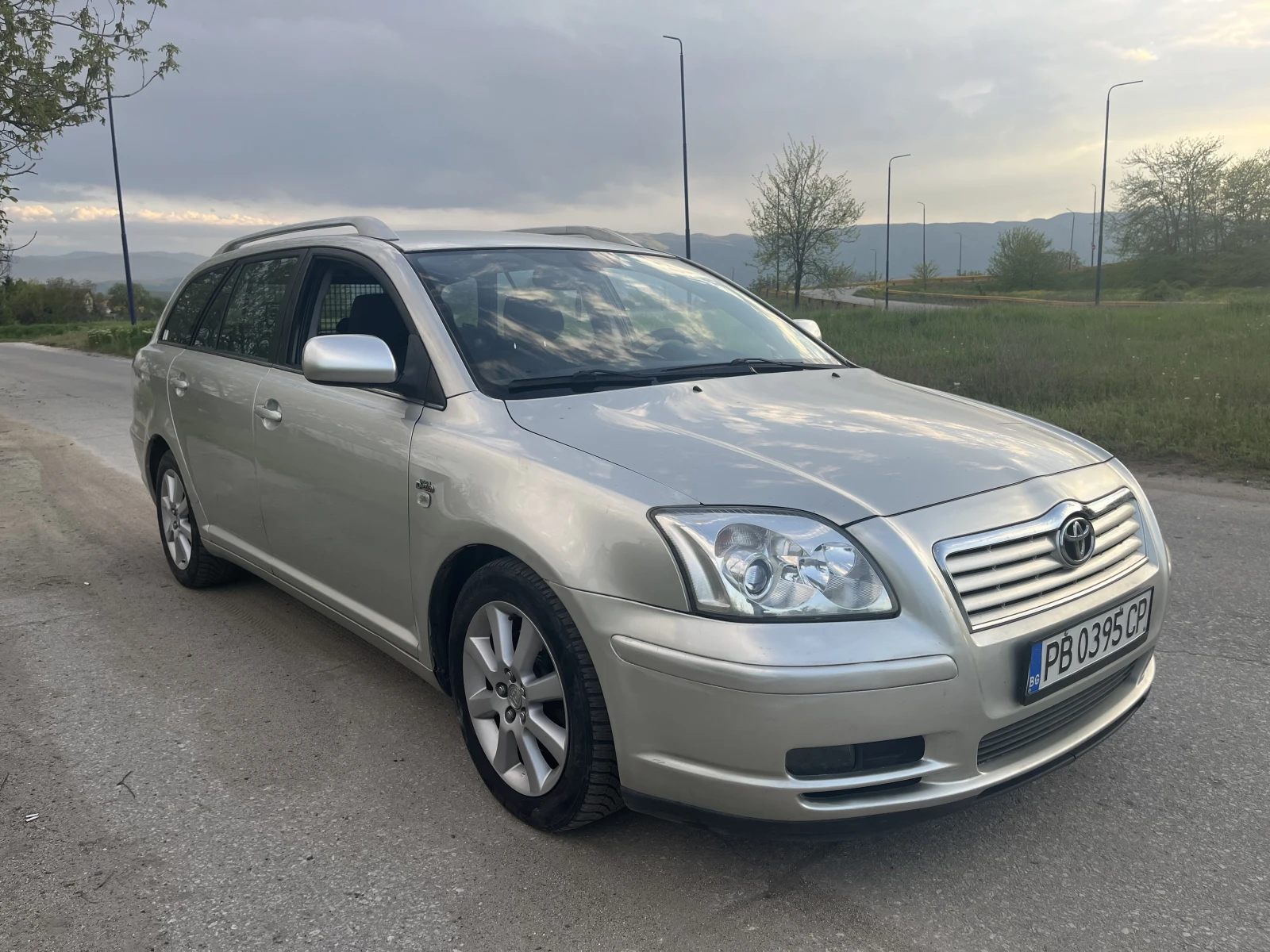 Toyota Avensis D4D 116кс., снимка 9 - Автомобили и джипове - 54347356