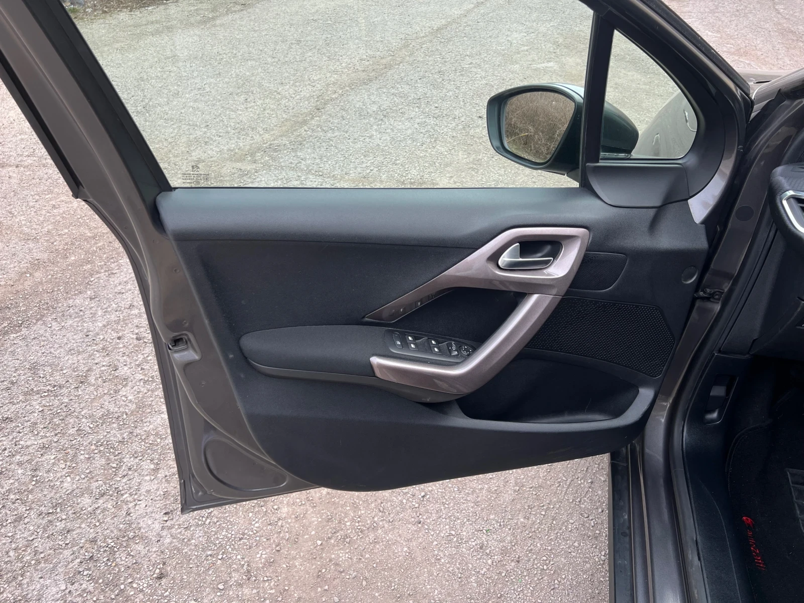Peugeot 2008 1.2I, снимка 10 - Автомобили и джипове - 54461492