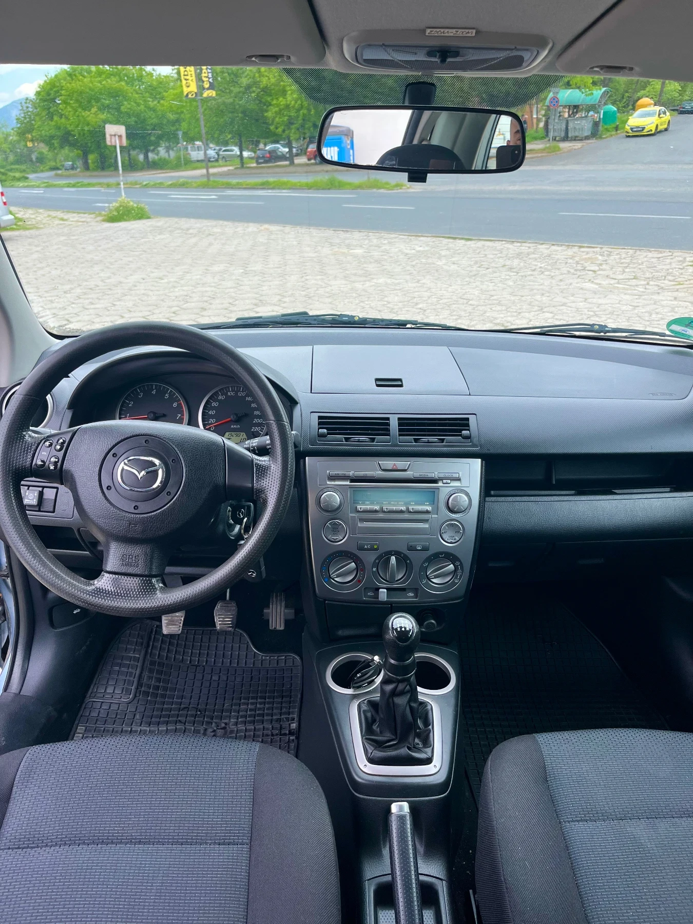 Mazda 2 1.4i 16V ГАЗ/ БЕНЗИН, снимка 14 - Автомобили и джипове - 54486132