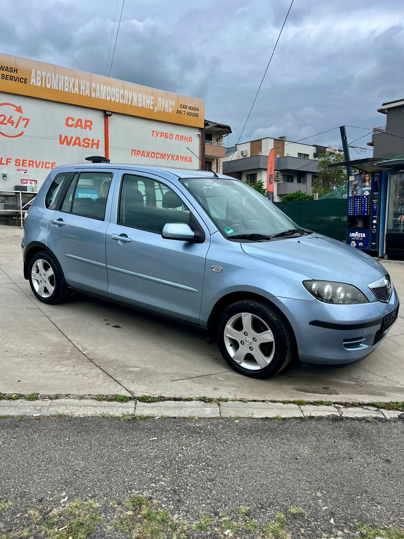 Mazda 2 1.4i 16V ГАЗ/ БЕНЗИН, снимка 3 - Автомобили и джипове - 54486132