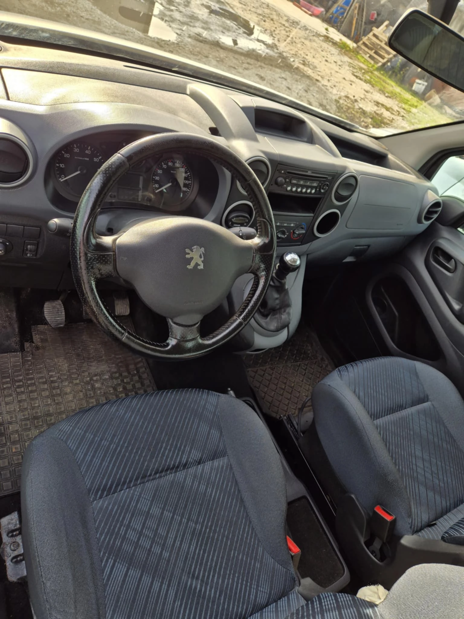Peugeot Partner 1.6i Webasto, снимка 4 - Автомобили и джипове - 54570536