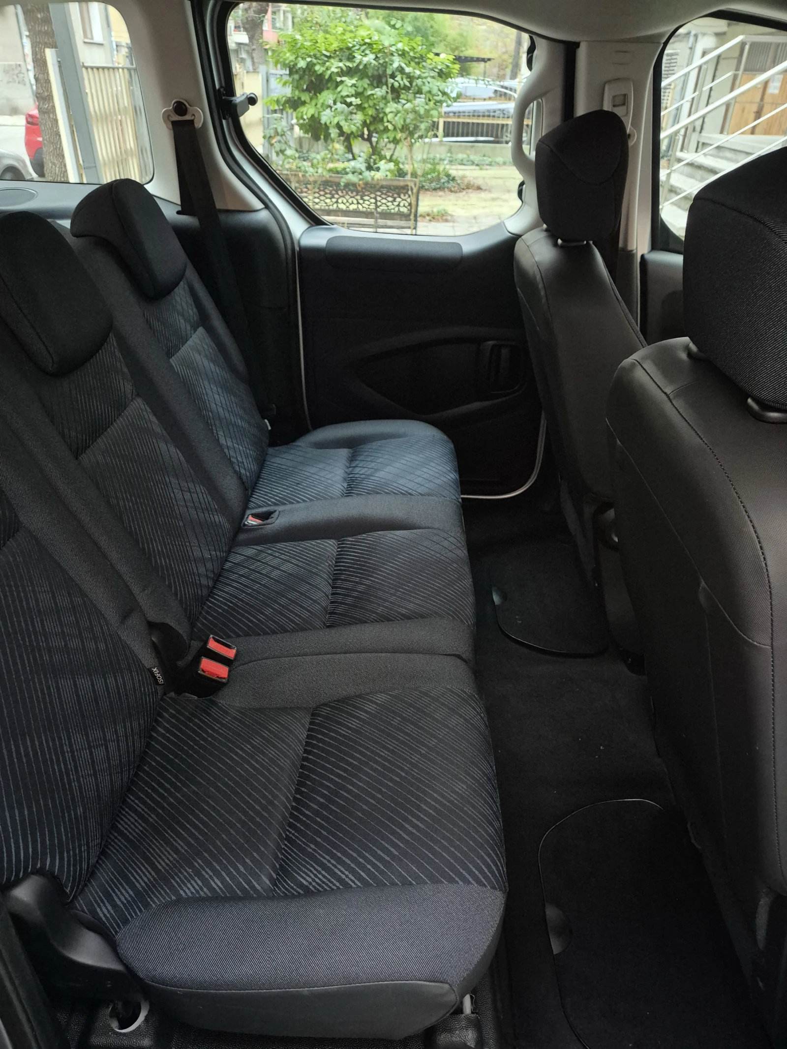 Peugeot Partner 1.6i Webasto, снимка 5 - Автомобили и джипове - 54570536