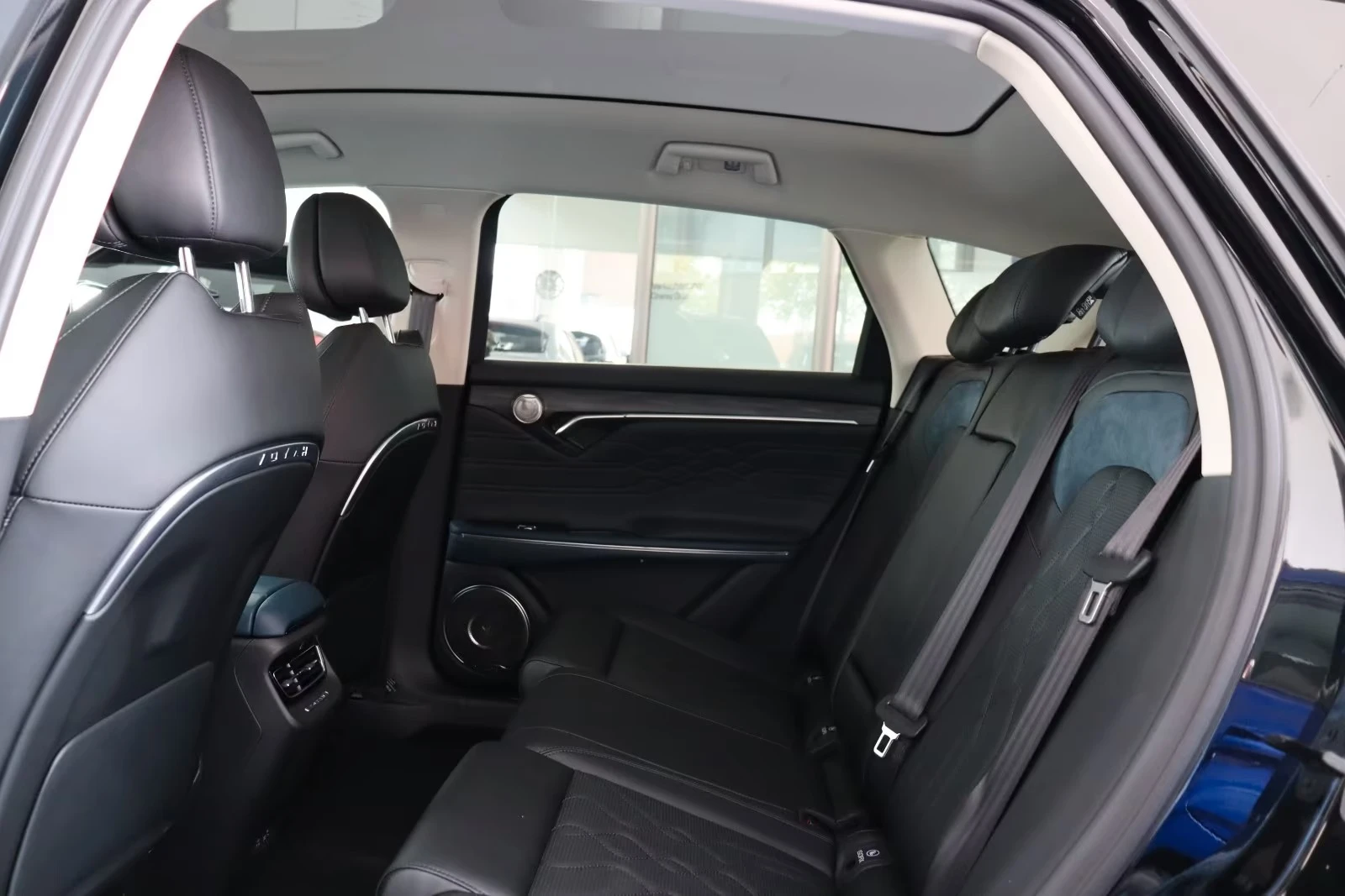 Voyah Free PANO NAVI 360 CAMERA , снимка 15 - Автомобили и джипове - 55314480