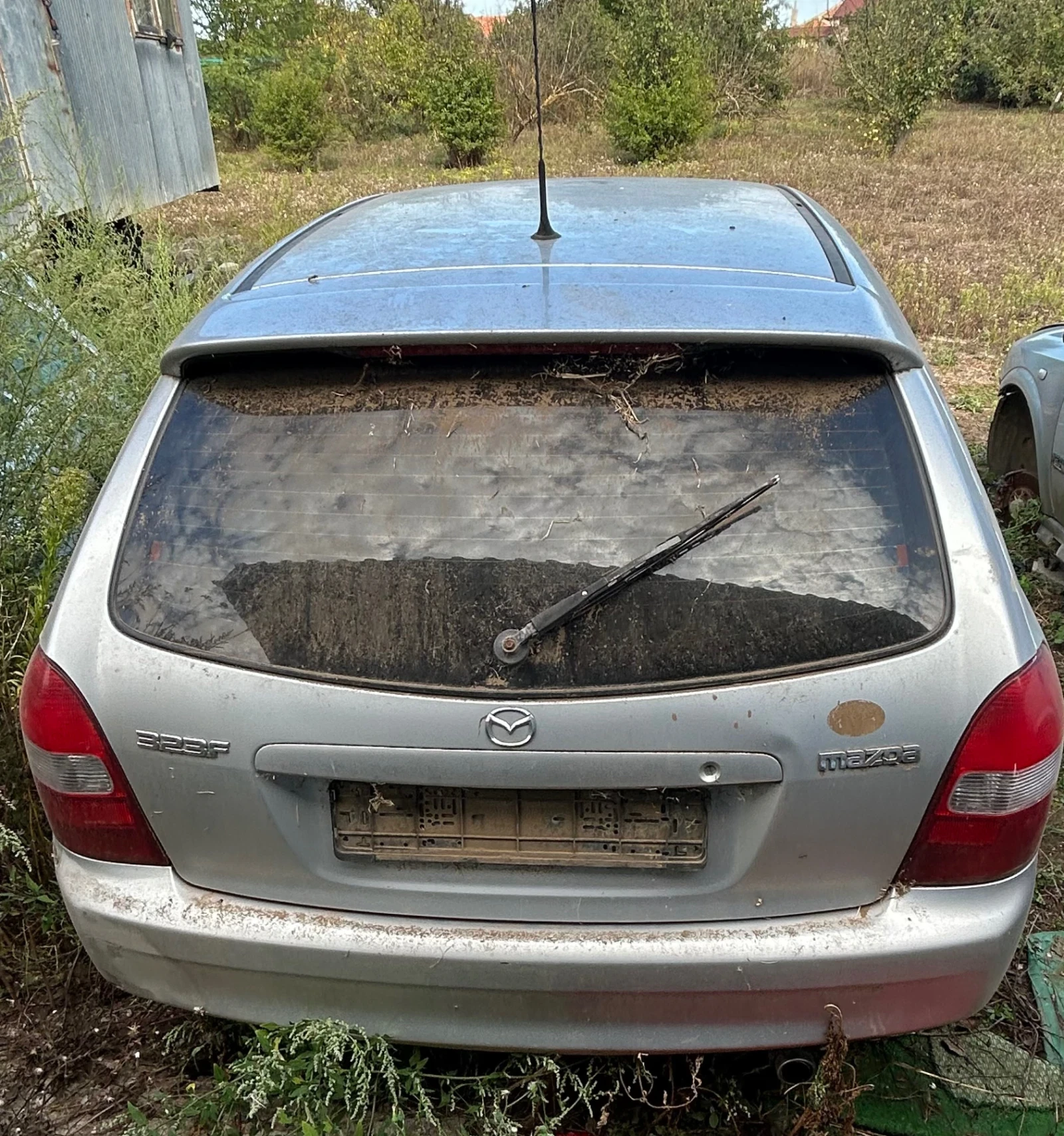 Mazda 323 1.6, снимка 2 - Автомобили и джипове - 56110234