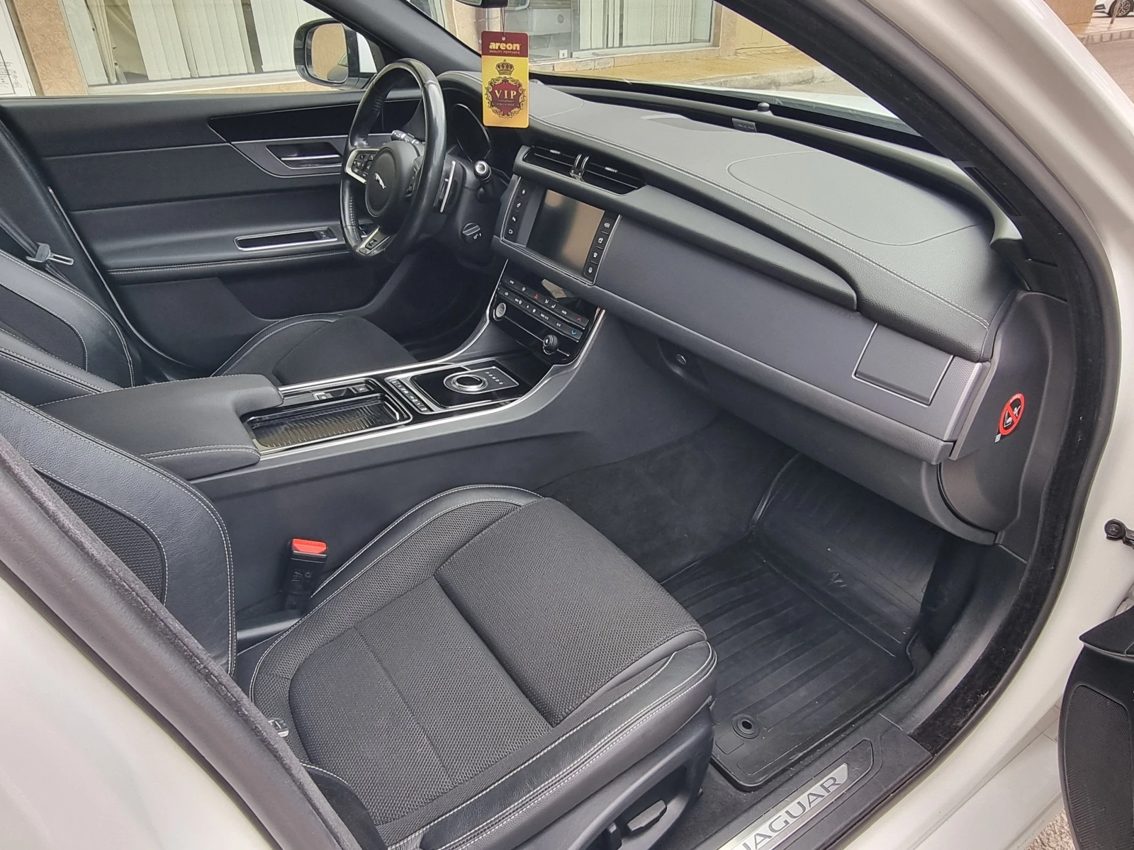 Jaguar Xf 2.0* 4X4* R-SPORT , снимка 13 - Автомобили и джипове - 56121534