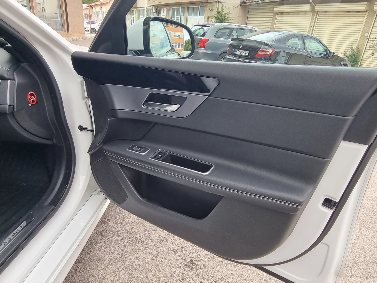 Jaguar Xf 2.0* 4X4* R-SPORT , снимка 16 - Автомобили и джипове - 56121534