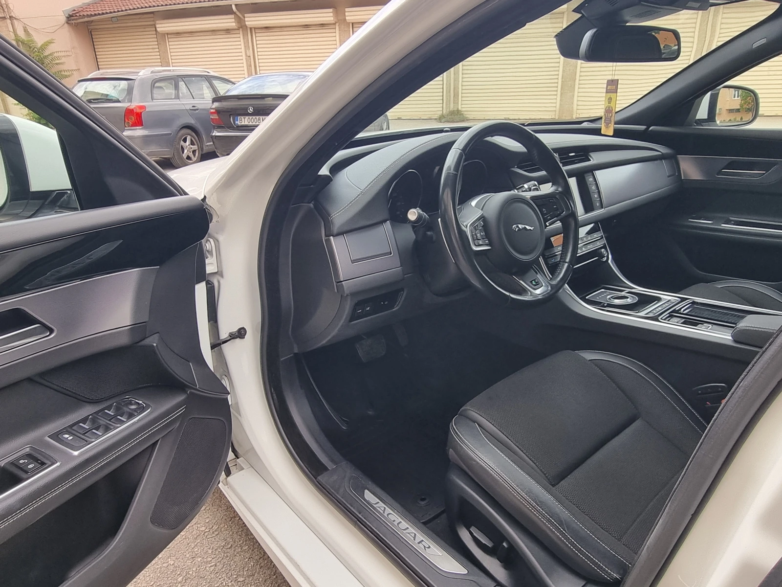 Jaguar Xf 2.0* 4X4* R-SPORT , снимка 11 - Автомобили и джипове - 56121534