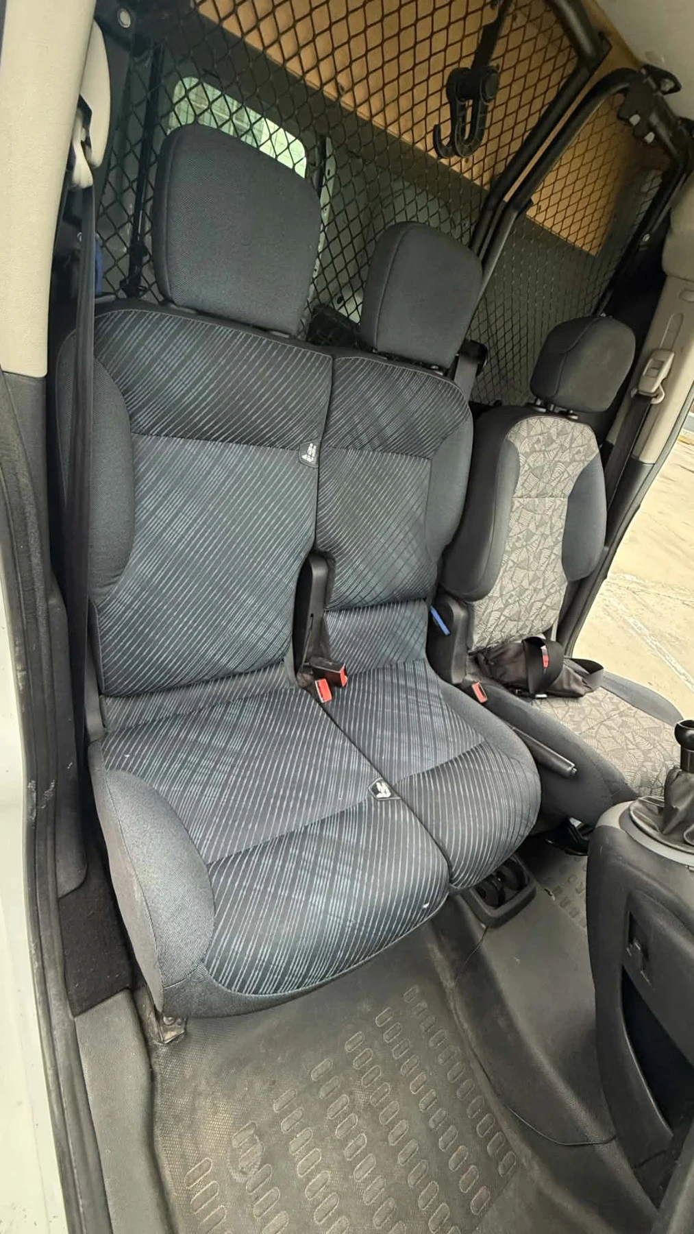 Peugeot Partner 1.6Hdi 90кс, снимка 10 - Автомобили и джипове - 56721885