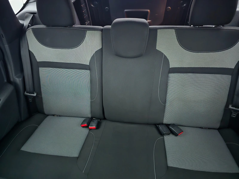 Dacia Duster 1.5DCI-ЕВРО 6В-4Х4-НАВИГАЦИЯ-6 СКОРОСТИ, снимка 14 - Автомобили и джипове - 52876467