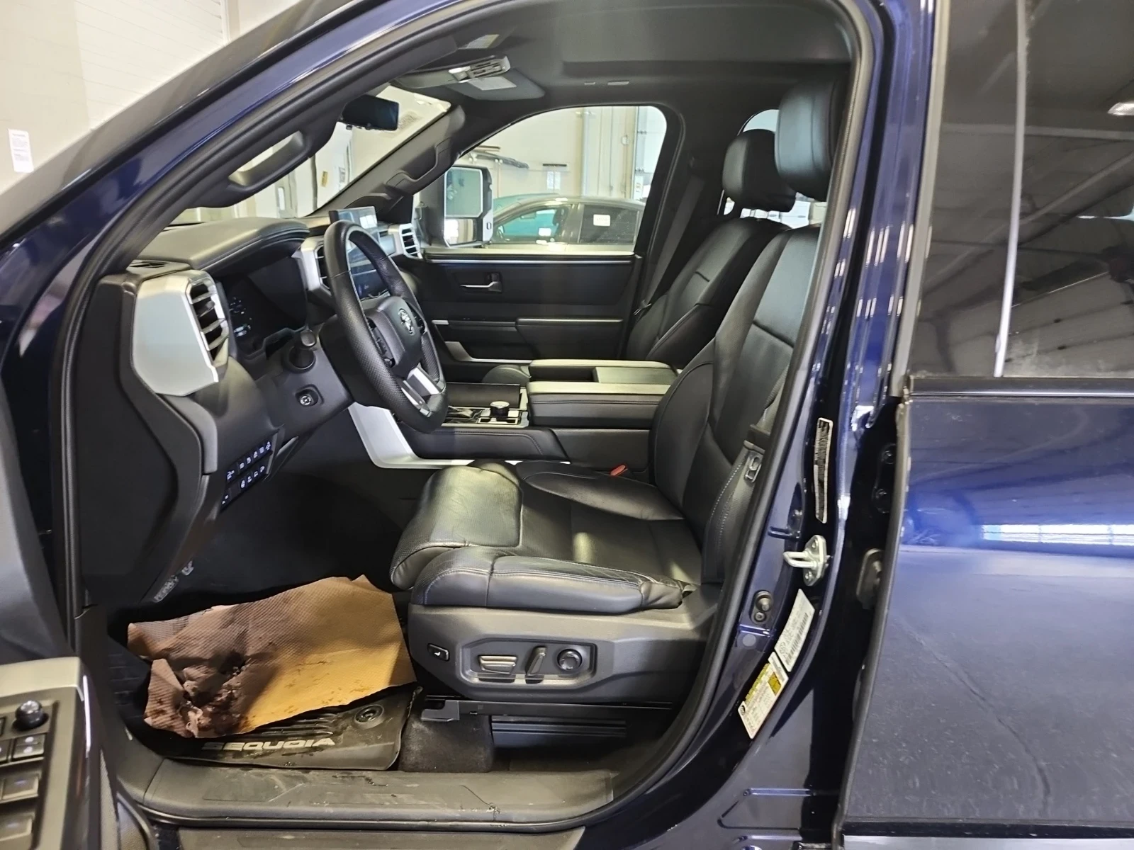 Toyota Sequoia Platinum | Без Инциденти | Сервизна история |  - изображение 9