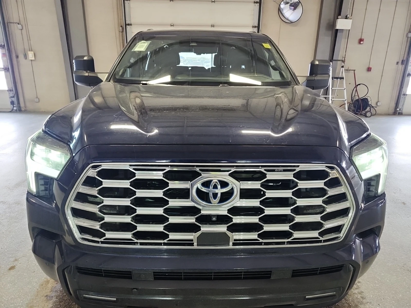 Toyota Sequoia Platinum | Без Инциденти | Сервизна история |  - изображение 2