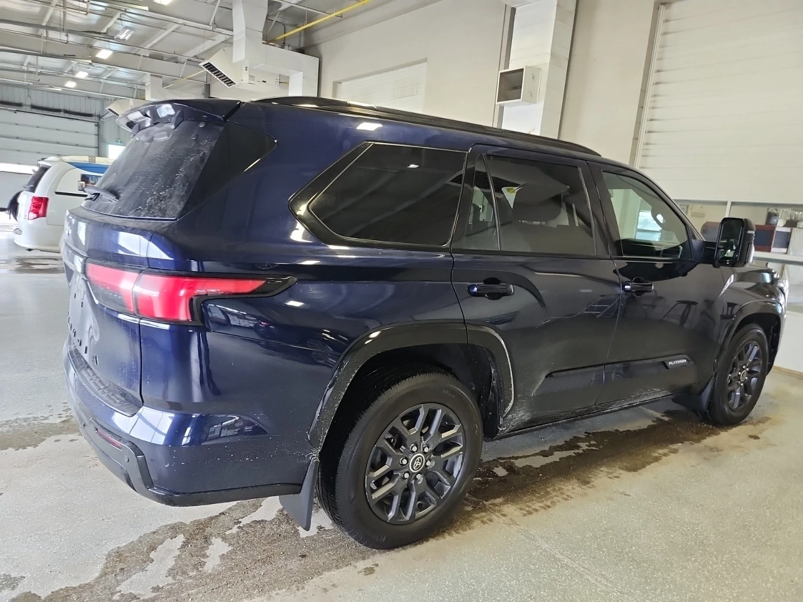 Toyota Sequoia Platinum | Без Инциденти | Сервизна история |  - изображение 4