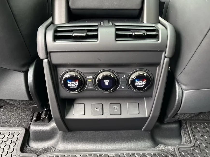 Land Rover Defender OCTA P635, снимка 14 - Автомобили и джипове - 53707329