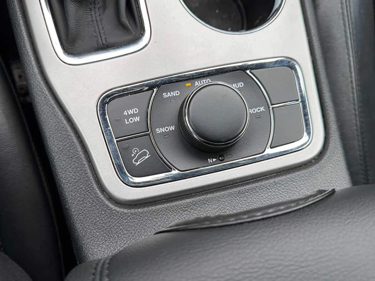 Jeep Grand cherokee * Altitude * CARFAX * ЦЕНА ДО БГ, снимка 10 - Автомобили и джипове - 54584424