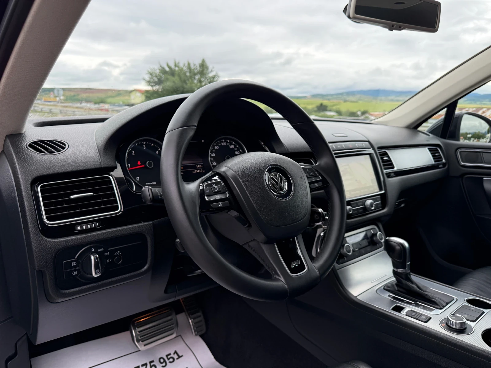 VW Touareg 3.0-TDI-R-line-TOP-NEW-ПОДГРЕВ НА ВОЛАН И СЕДАЛКИ, снимка 7 - Автомобили и джипове - 54881963