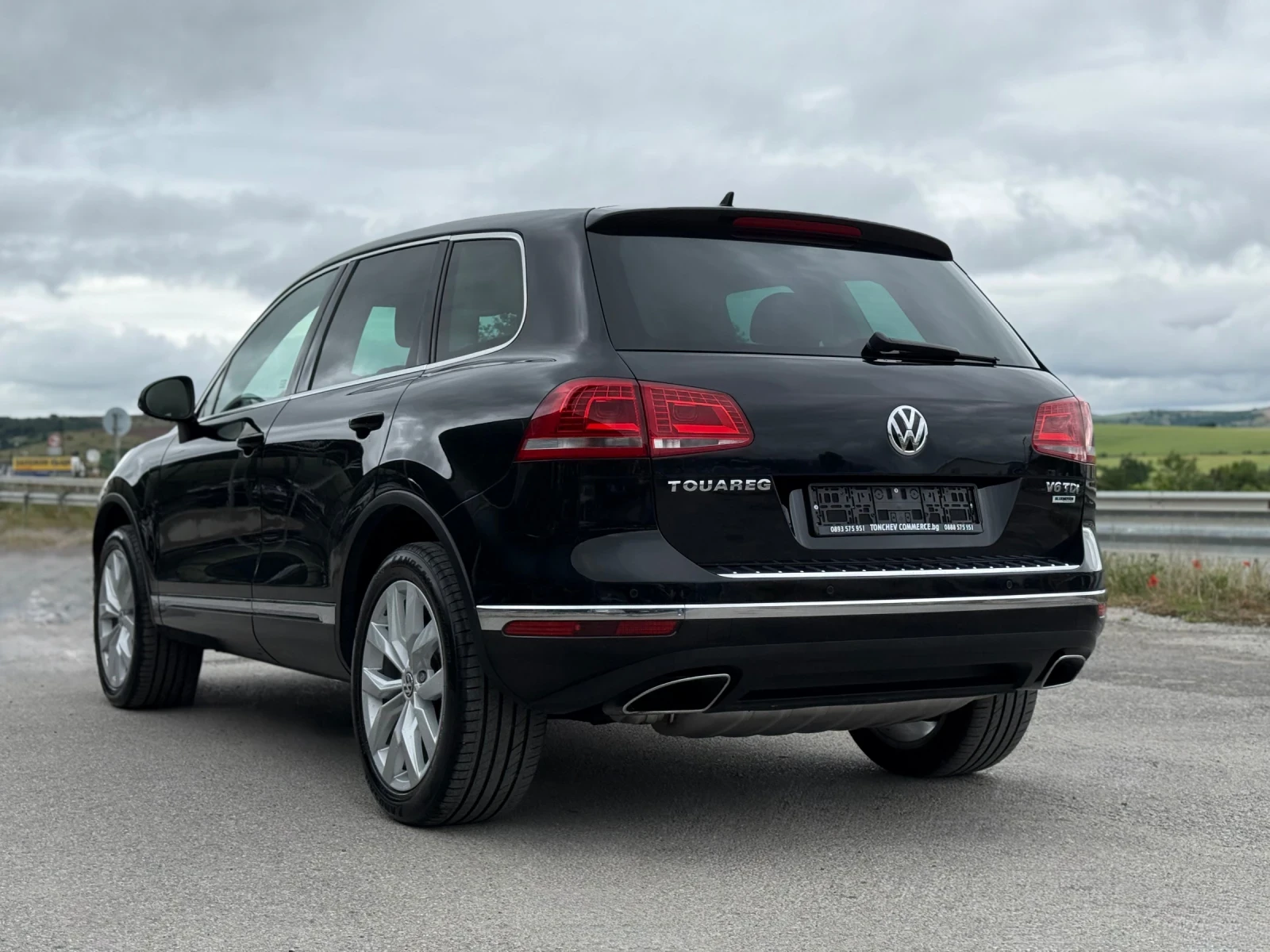 VW Touareg 3.0-TDI-R-line-TOP-NEW-ПОДГРЕВ НА ВОЛАН И СЕДАЛКИ, снимка 4 - Автомобили и джипове - 54881963