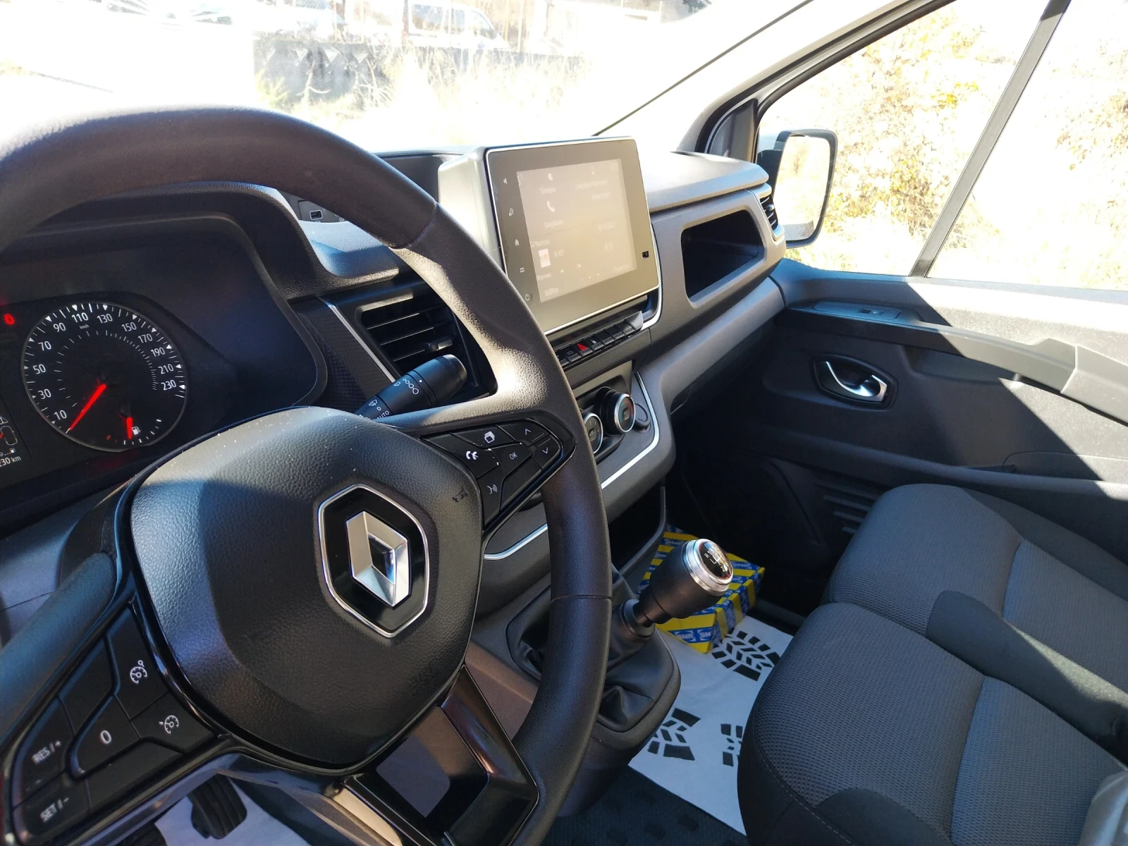 Renault Trafic 2.0DCI - изображение 8