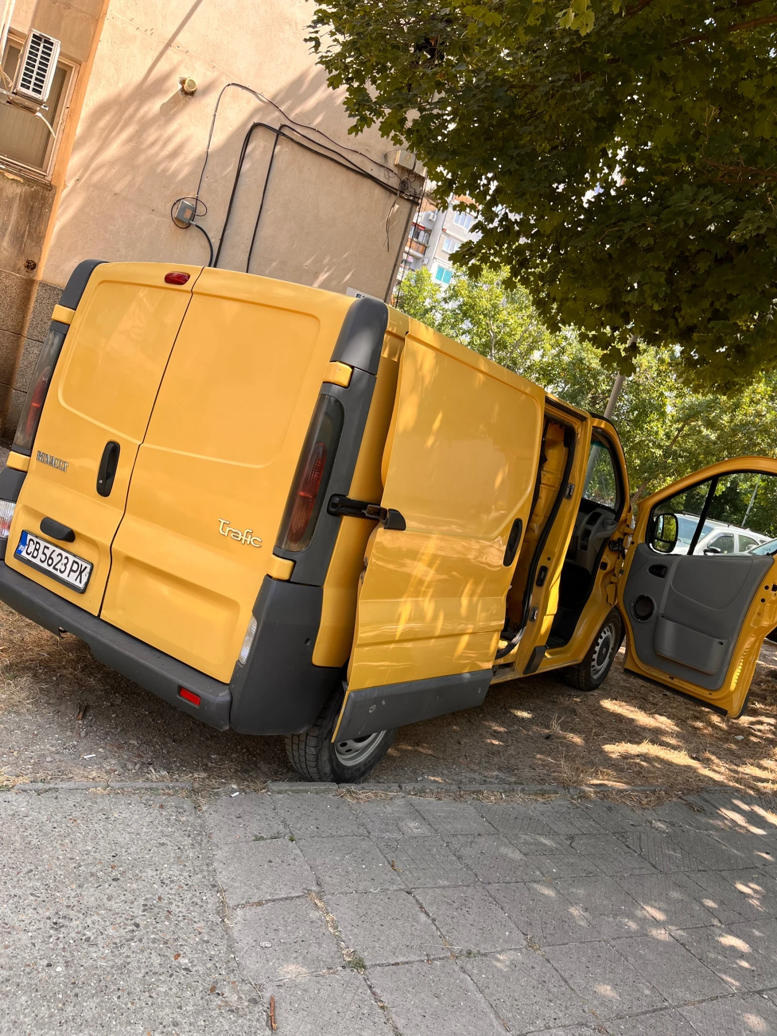 Renault Trafic, снимка 14 - Бусове и автобуси - 56619175