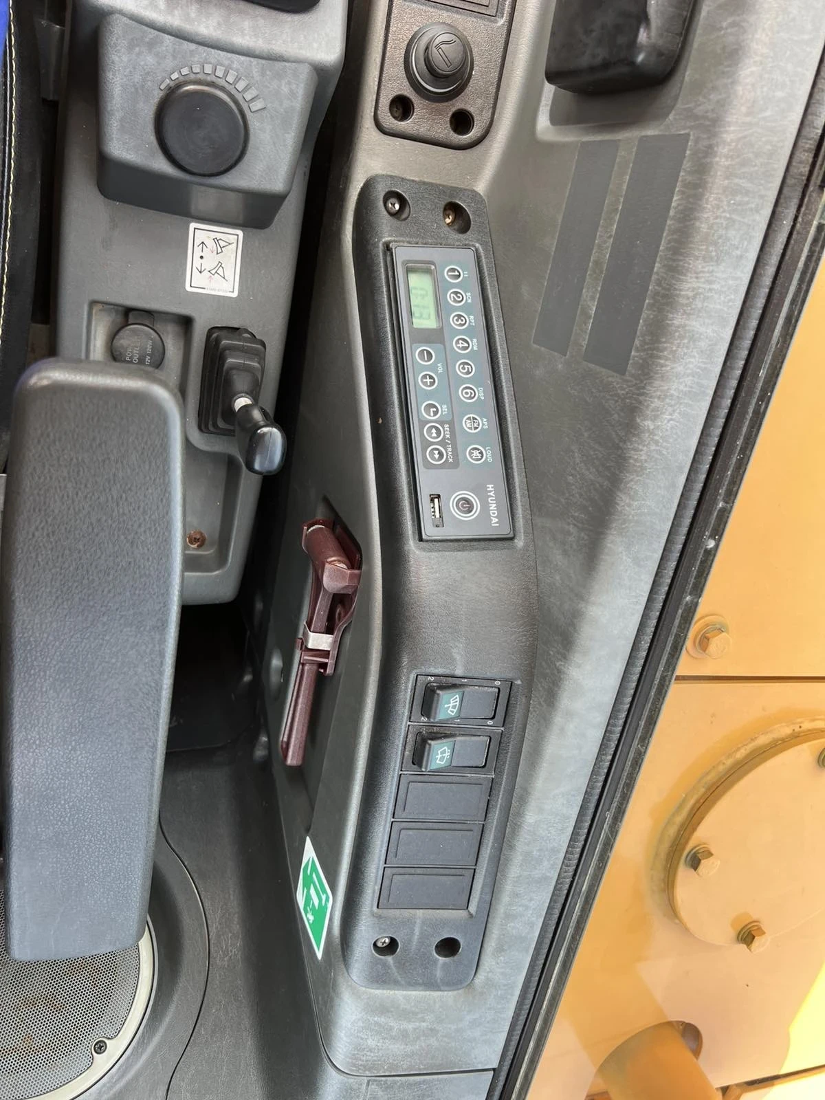 Багер Hyundai R60, снимка 8 - Индустриална техника - 55570975
