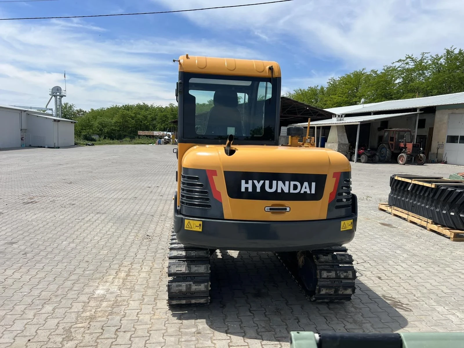 Багер Hyundai R60, снимка 2 - Индустриална техника - 55570975