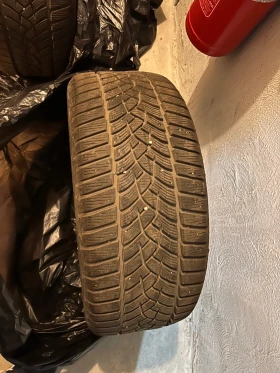 Гуми Зимни 235/45R18, снимка 8 - Гуми и джанти - 52472782
