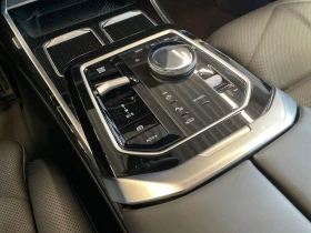 BMW 740 d/xDrive/M-SPORT/ICONIC GLOW/SKY LOUNGE/B&W/360/, снимка 9