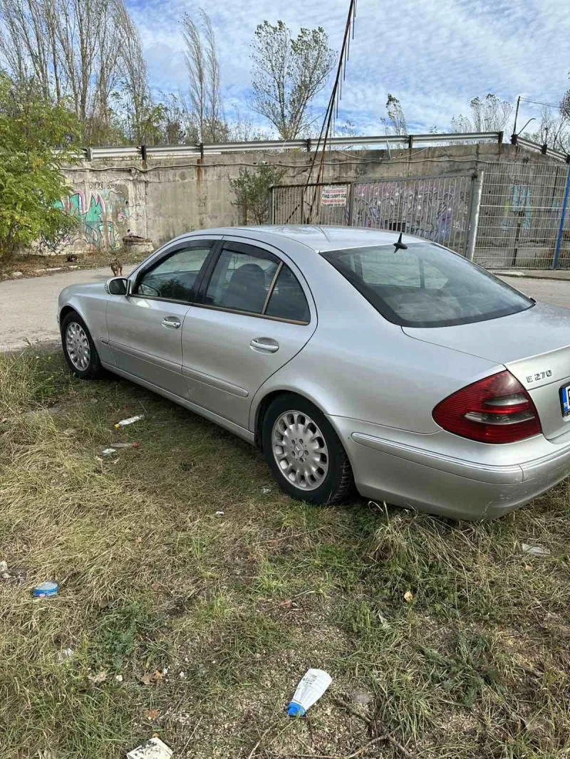 Mercedes-Benz E 270 2.7CDI, снимка 8 - Автомобили и джипове - 48933206