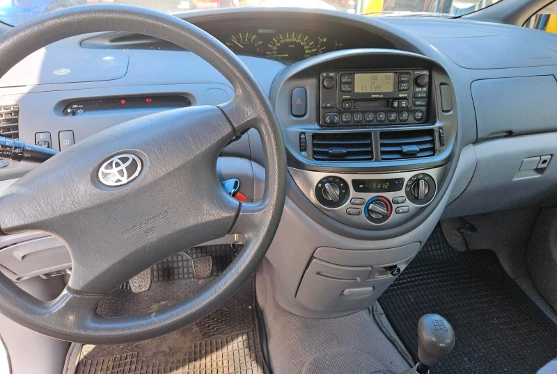 Toyota Previa 2.0 D4D, снимка 5 - Автомобили и джипове - 49568014