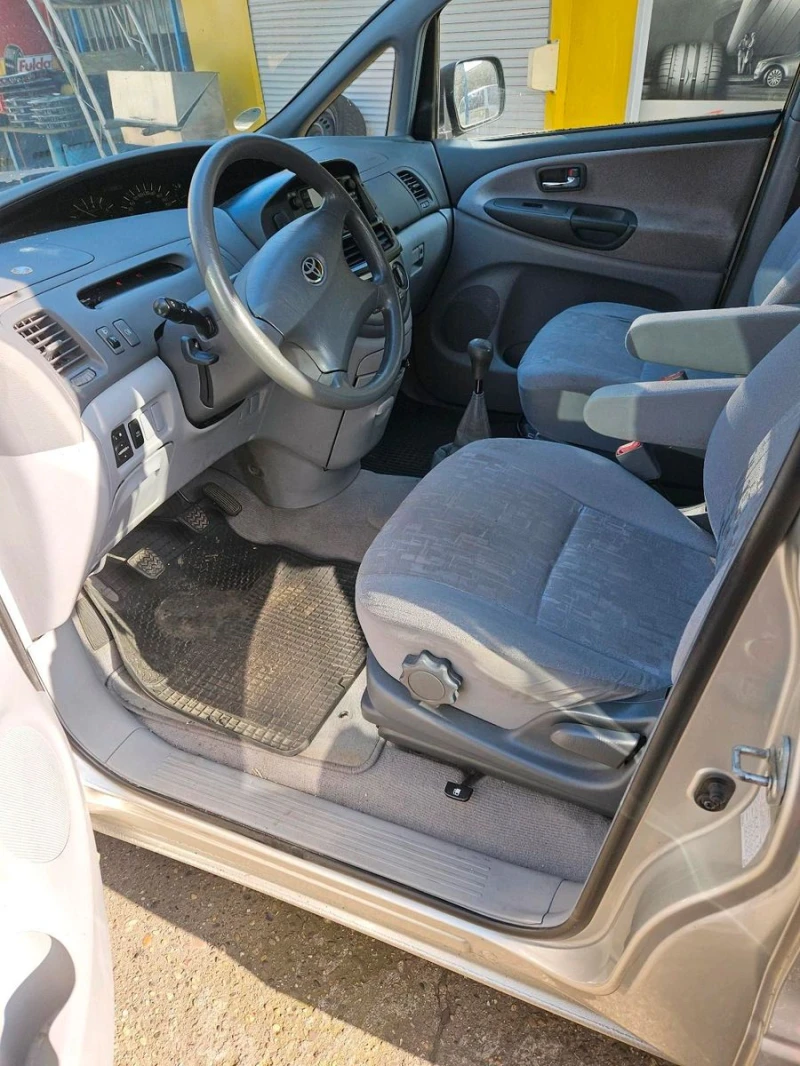 Toyota Previa 2.0 D4D, снимка 4 - Автомобили и джипове - 49568014