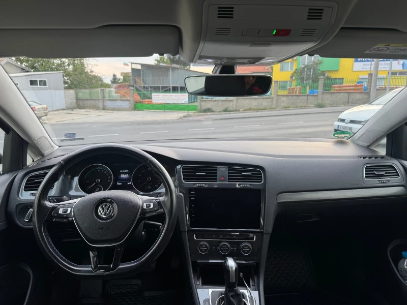 VW Golf Electric, снимка 8 - Автомобили и джипове - 52526732