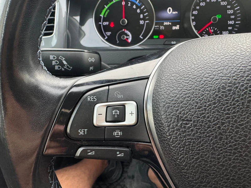 VW Golf Electric, снимка 11 - Автомобили и джипове - 52526732