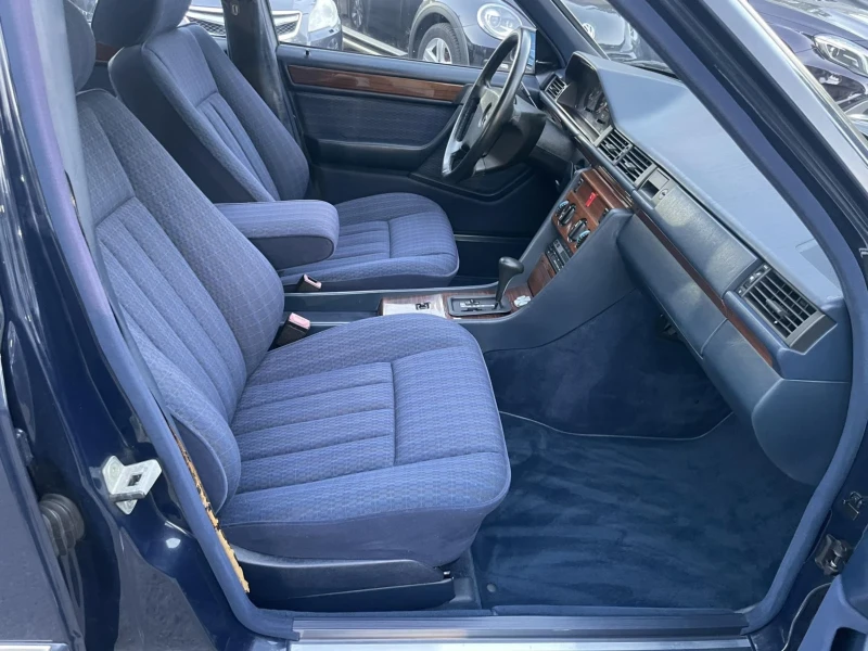 Mercedes-Benz 124 230E/Автоматик/Като нов, снимка 9 - Автомобили и джипове - 51890312