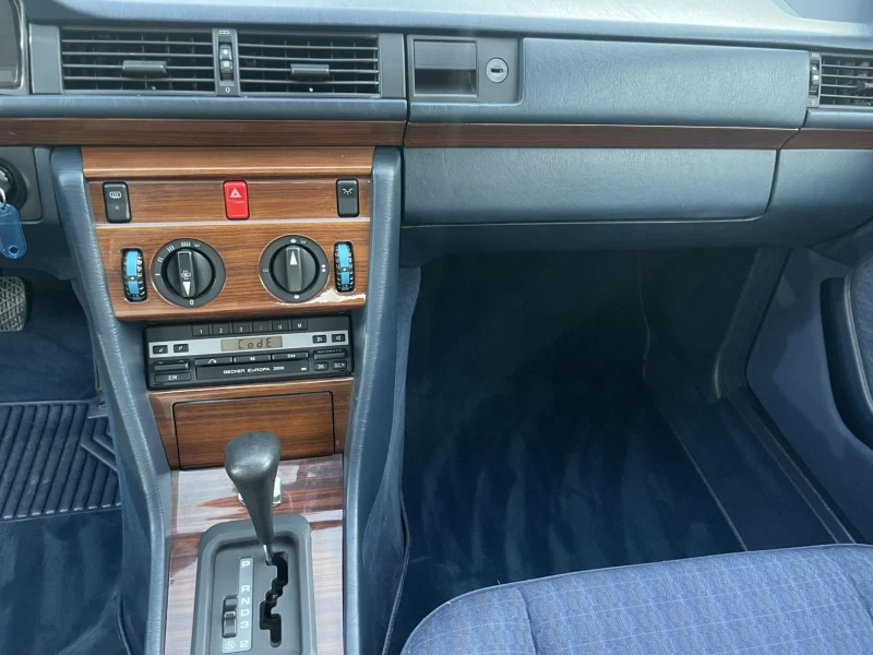 Mercedes-Benz 124 230E/Автоматик/Като нов, снимка 14 - Автомобили и джипове - 51890312