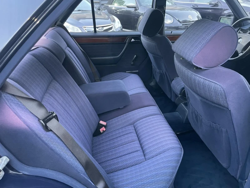 Mercedes-Benz 124 230E/Автоматик/Като нов, снимка 15 - Автомобили и джипове - 51890312