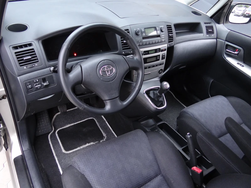 Toyota Corolla verso 1.6vvt-i - 110k.c. / Климатроник / Euro-4 /, снимка 8 - Автомобили и джипове - 51995106