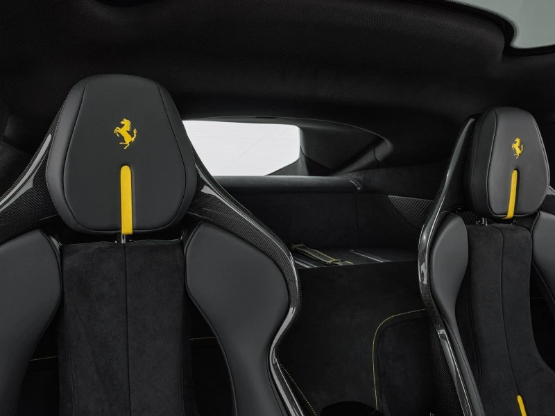 Ferrari 812 Superfast 12 Cilindri/CARBON/CERAMIC/LIFT/PANO/360/, снимка 15 - Автомобили и джипове - 52232902