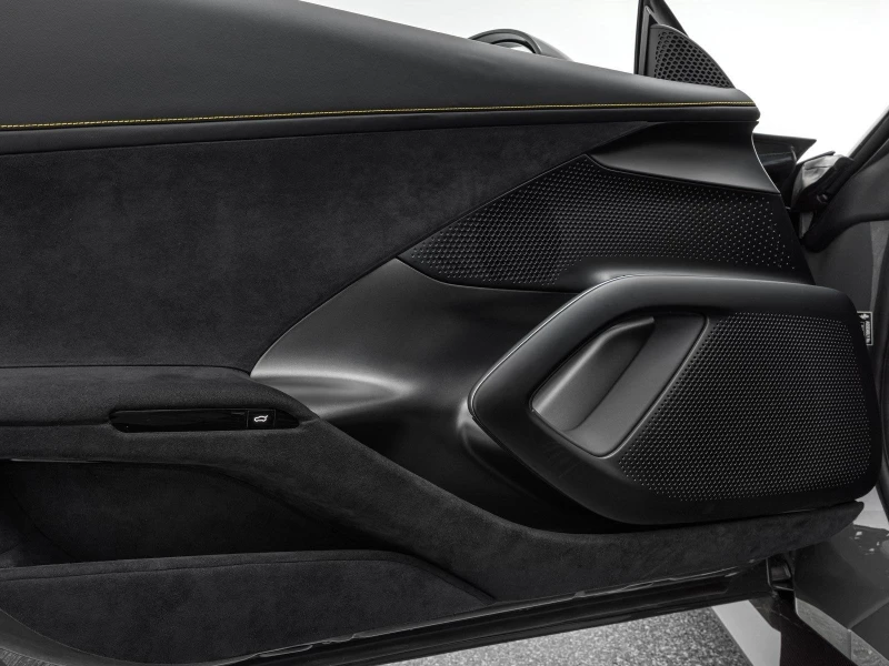 Ferrari 812 Superfast 12 Cilindri/CARBON/CERAMIC/LIFT/PANO/360/, снимка 8 - Автомобили и джипове - 52232902