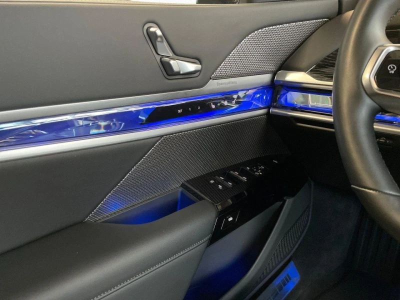 BMW 740 d/xDrive/M-SPORT/ICONIC GLOW/SKY LOUNGE/B&W/360/, снимка 6 - Автомобили и джипове - 52615932