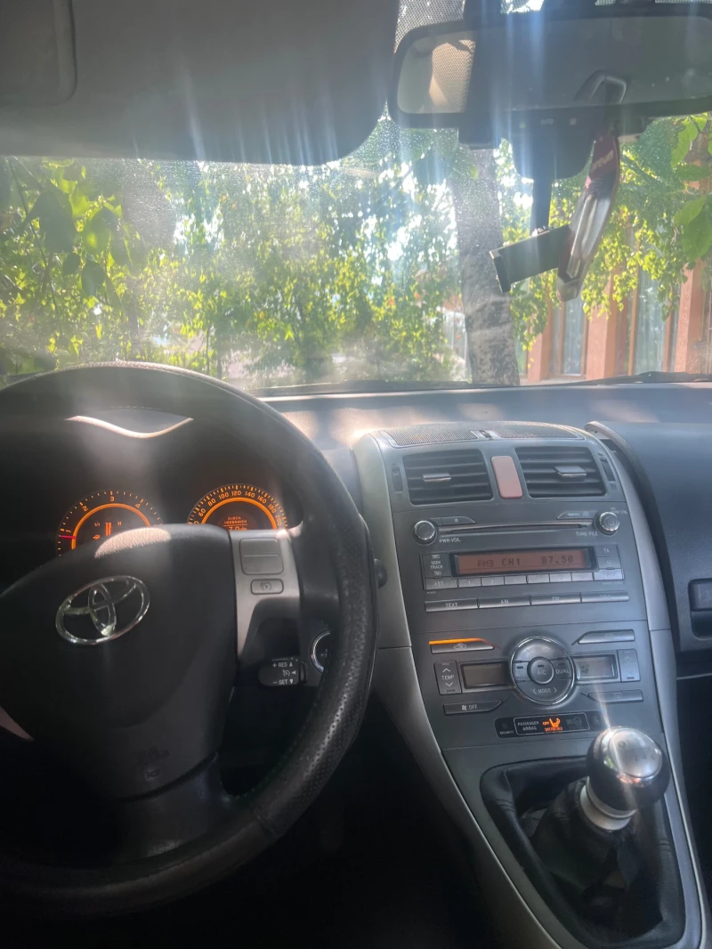 Toyota Auris, снимка 2 - Автомобили и джипове - 52777327