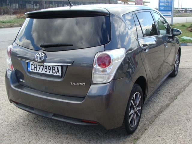 Toyota Verso 2.0, снимка 4 - Автомобили и джипове - 49593160