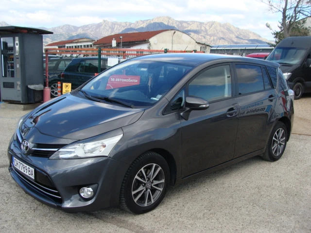 Toyota Verso 2.0, снимка 8 - Автомобили и джипове - 49593160