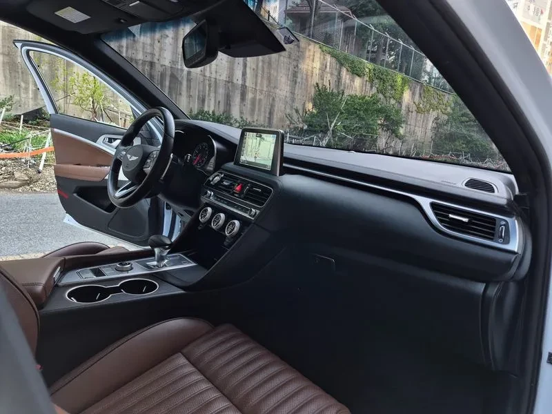 Genesis G70 2.0T AWD SUPREME, снимка 14 - Автомобили и джипове - 55705149