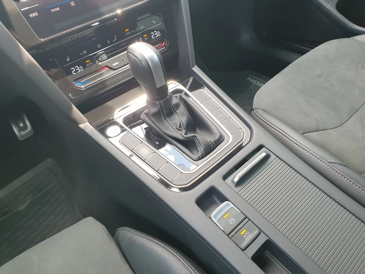 VW Arteon R-Line 2.0 TDI SCR DSG | Mobile.bg   13