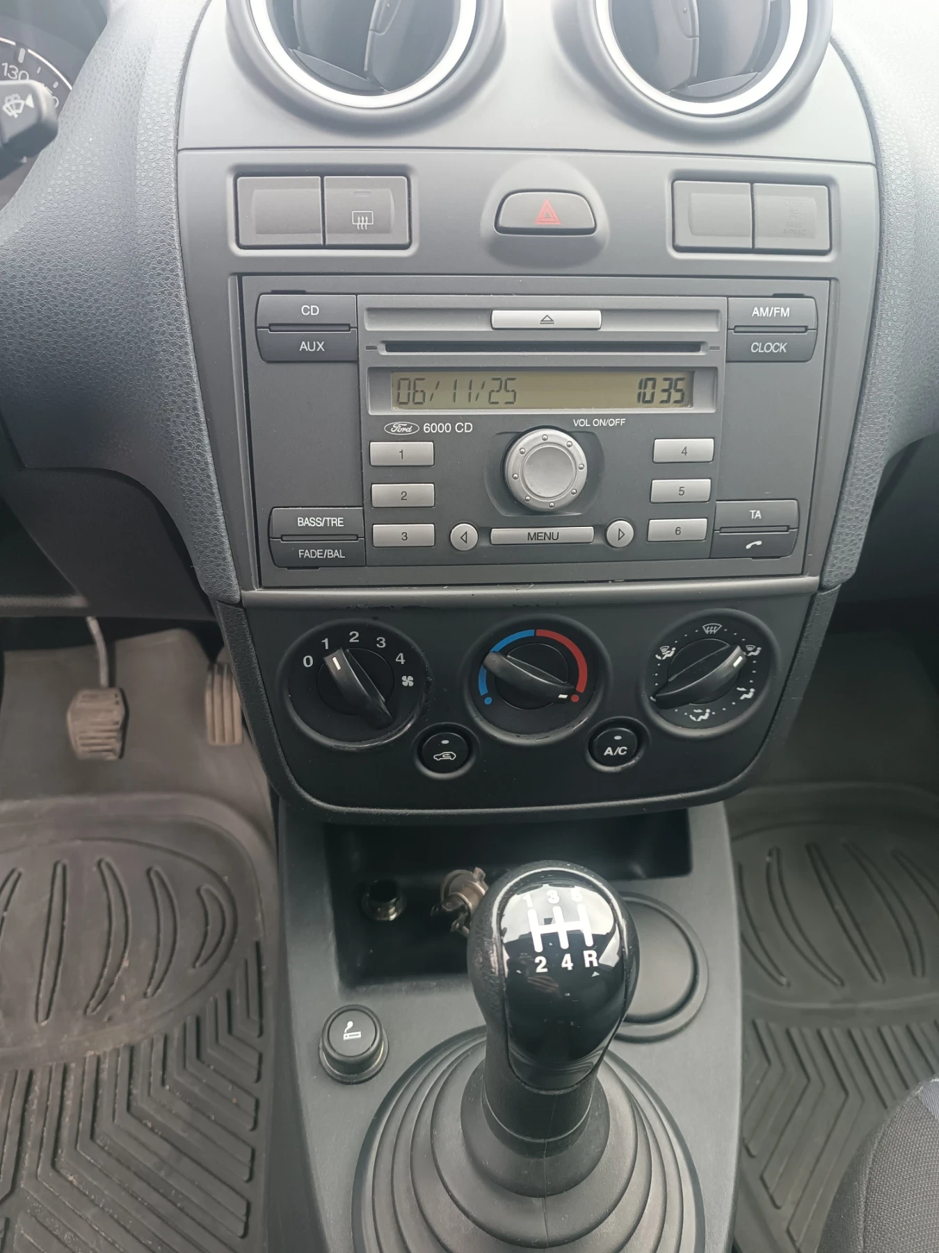 Ford Fiesta 1, 4 TDCi, перфектна - изображение 10