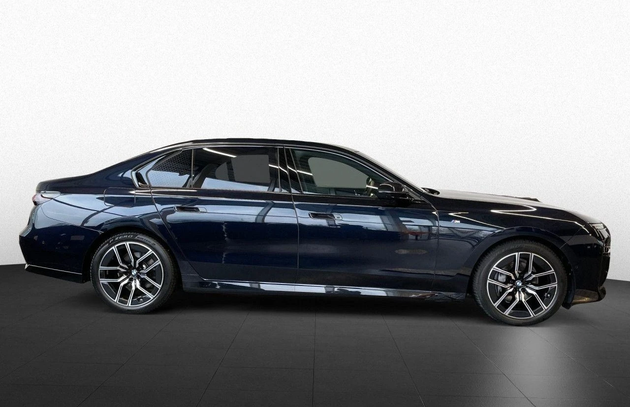 BMW 740 d/xDrive/M-SPORT/ICONIC GLOW/SKY LOUNGE/B&W/360/ - изображение 5