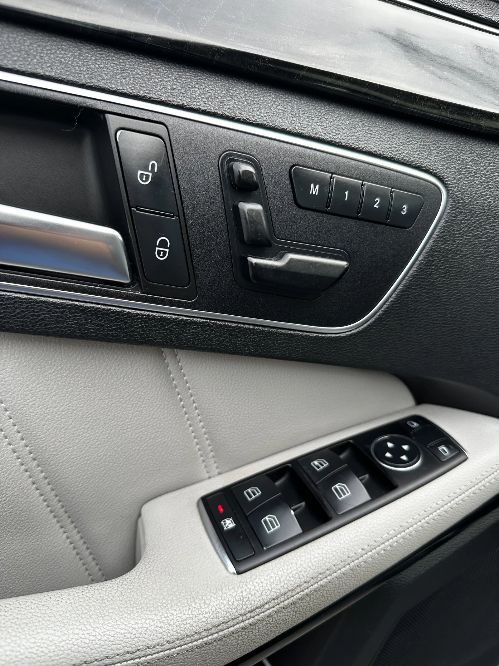 Mercedes-Benz E 350 4Matic 306 HP, снимка 11 - Автомобили и джипове - 54028069