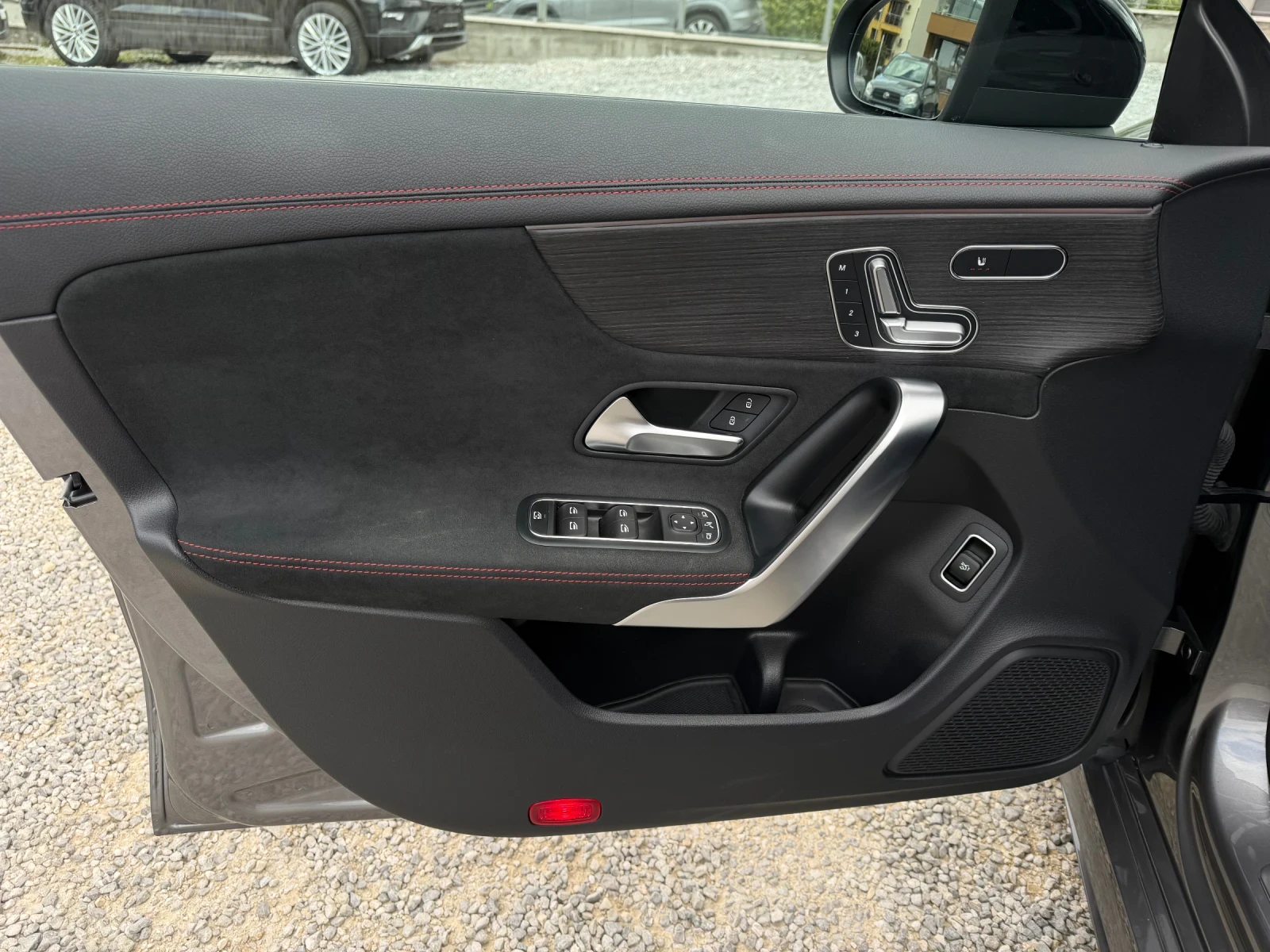 Mercedes-Benz CLA 250 4Matic AMG 360 Camera Panorama MULTIBEAM LED, снимка 10 - Автомобили и джипове - 54148389