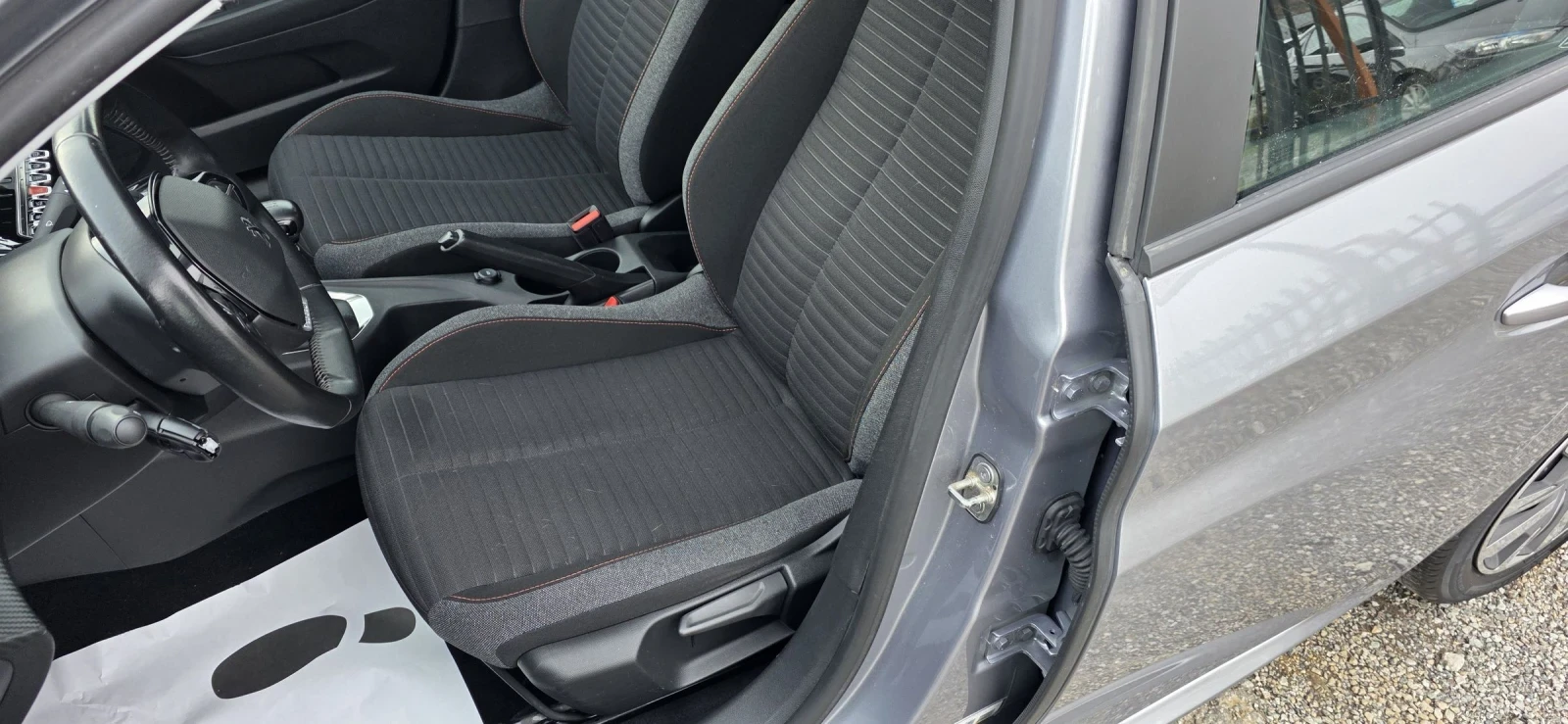 Peugeot 208 1.5 Hdi-Active-Euro 6, снимка 9 - Автомобили и джипове - 54574524